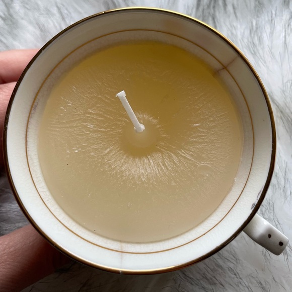 💠 Teacup and saucer hand poured lavender and rose essential oil candle. - Picture 14 of 16